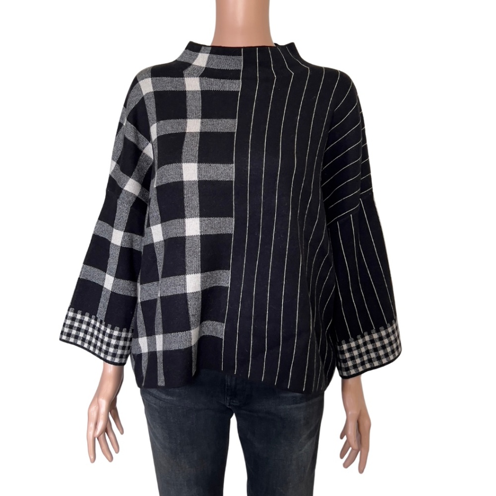 NWT Gabby Isabella Black and White Sweater